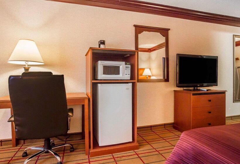 فندق Quality Inn & Conference Center