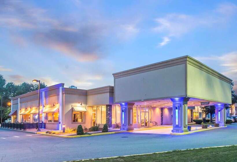 فندق Quality Inn & Conference Center