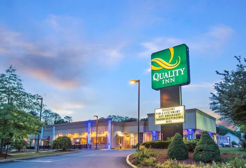 فندق Quality Inn & Conference Center