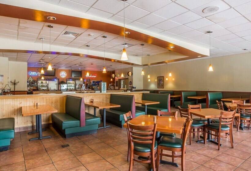 فندق Quality Inn & Conference Center