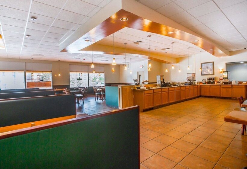 فندق Quality Inn & Conference Center