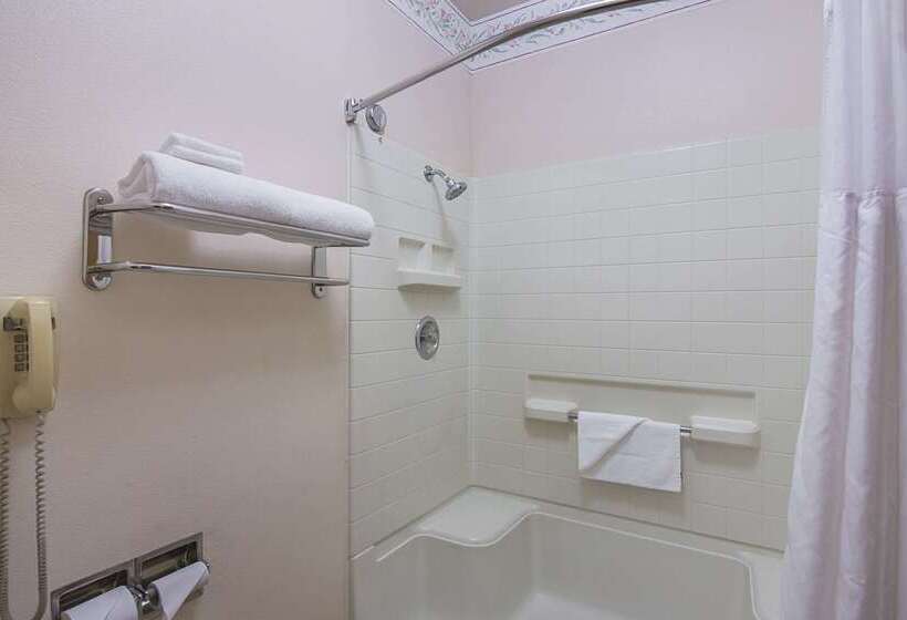 호텔 Quality Inn Fresno Yosemite Airport