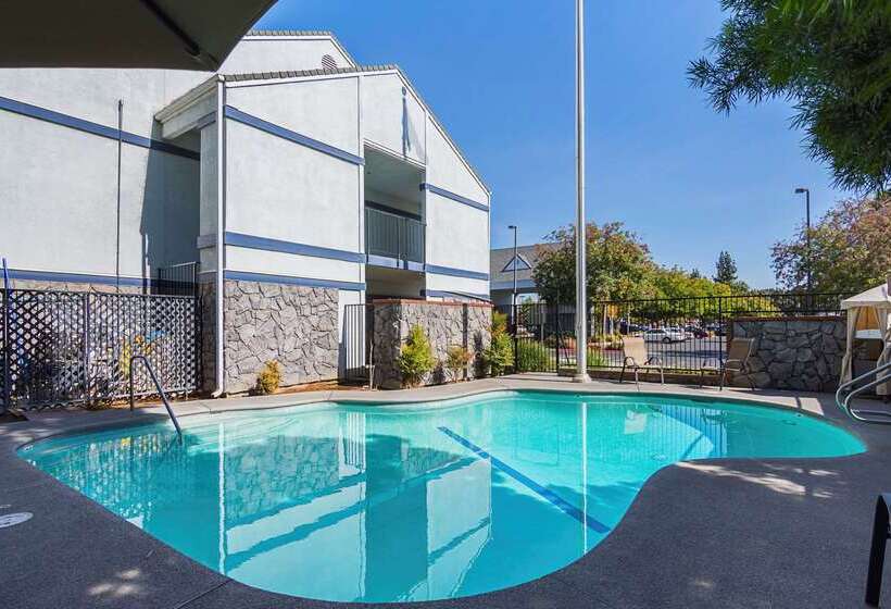 호텔 Quality Inn Fresno Yosemite Airport