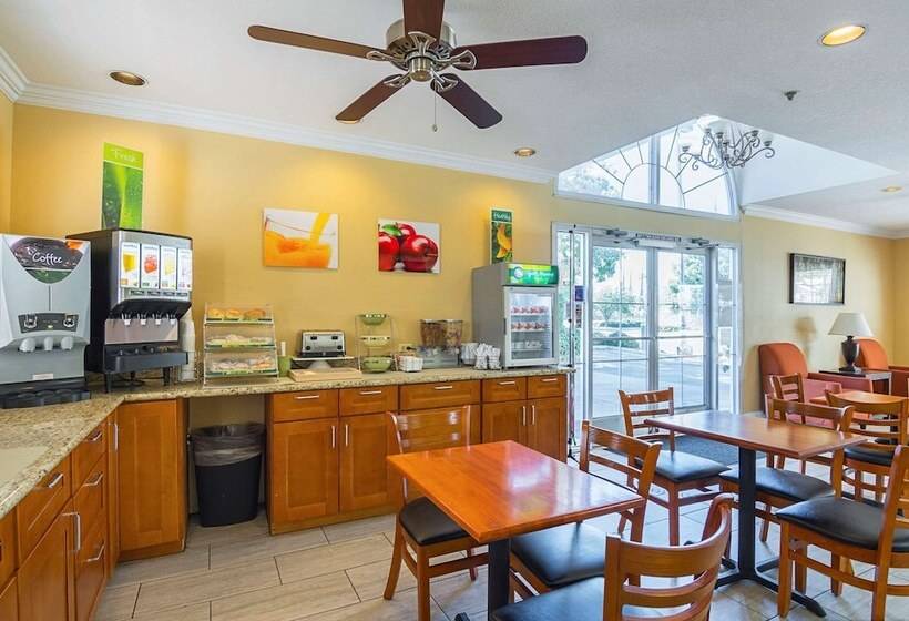 호텔 Quality Inn Fresno Yosemite Airport