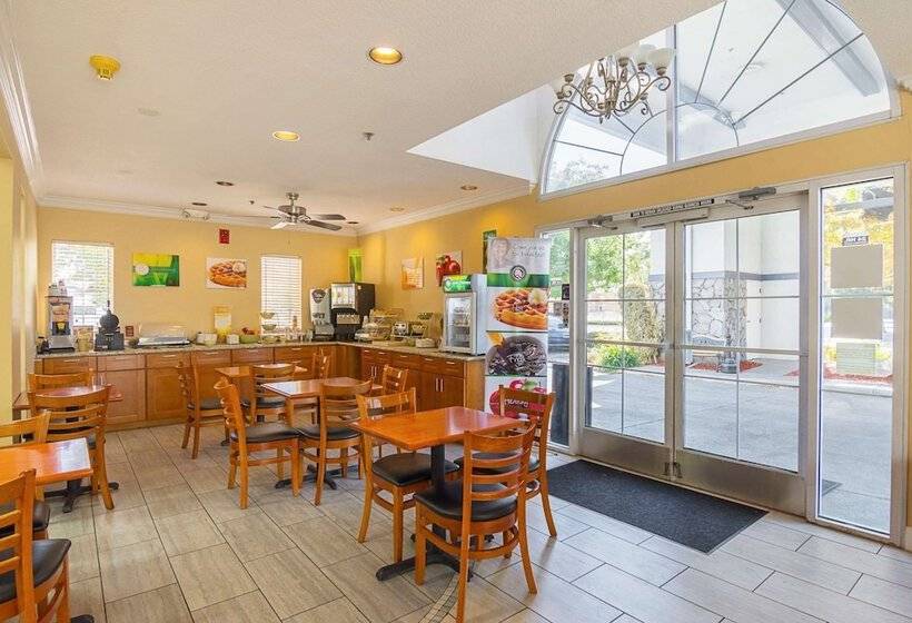 호텔 Quality Inn Fresno Yosemite Airport