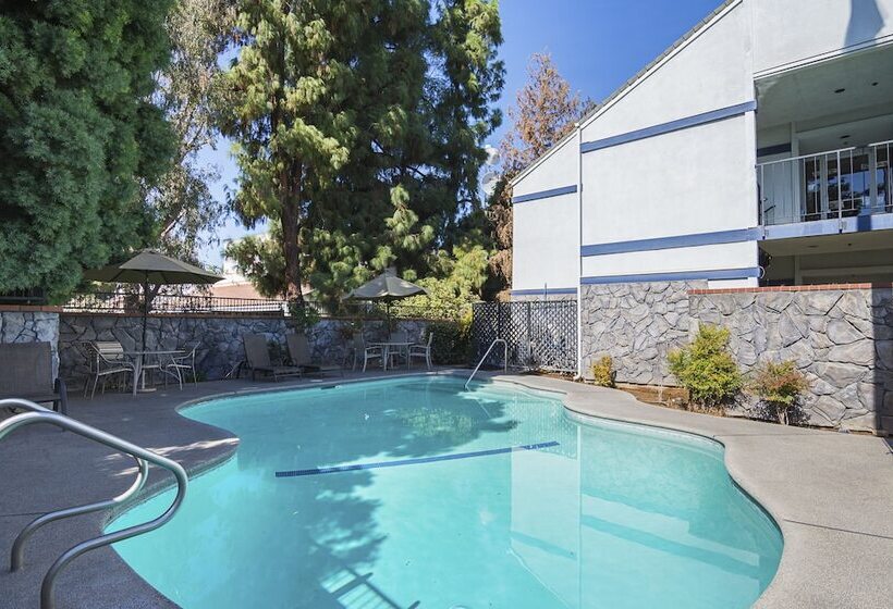 هتل Quality Inn Fresno Yosemite Airport