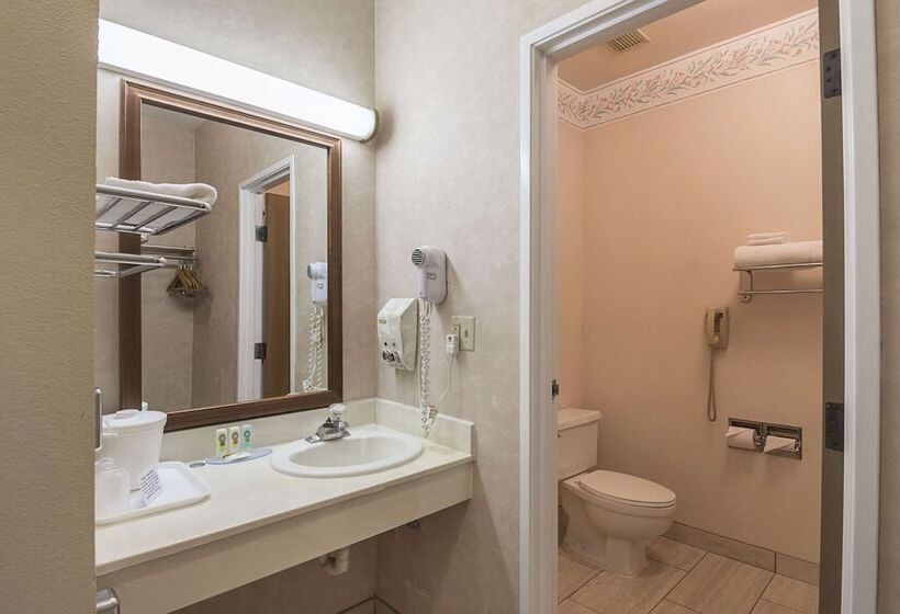 호텔 Quality Inn Fresno Yosemite Airport