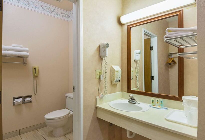 호텔 Quality Inn Fresno Yosemite Airport