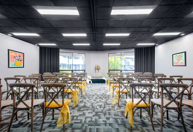 בית מלון כפרי Quality Inn Miami South