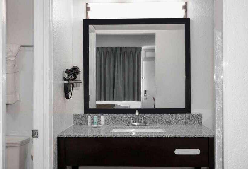 בית מלון כפרי Quality Inn Miami South