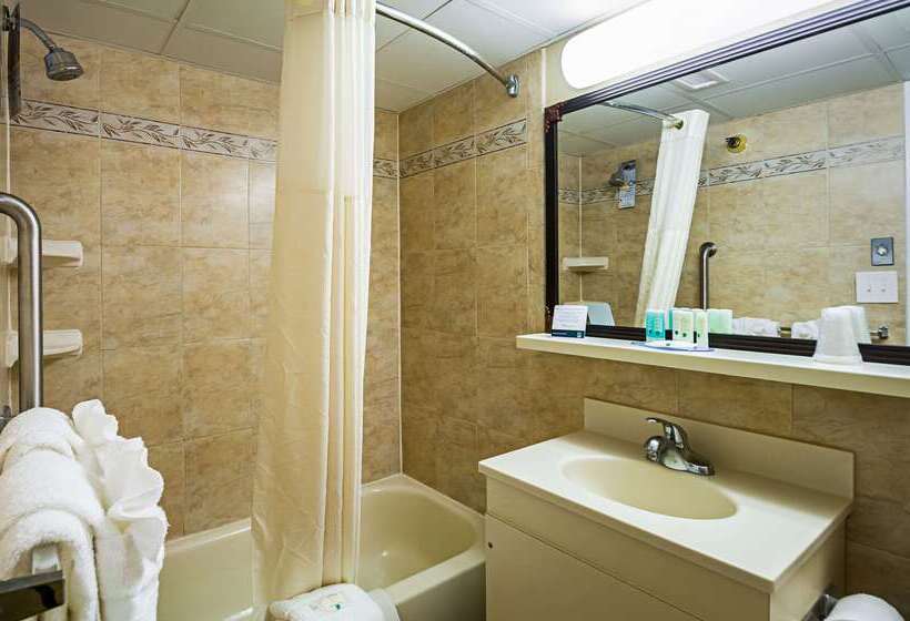 בית מלון כפרי Quality Inn Oceanfront