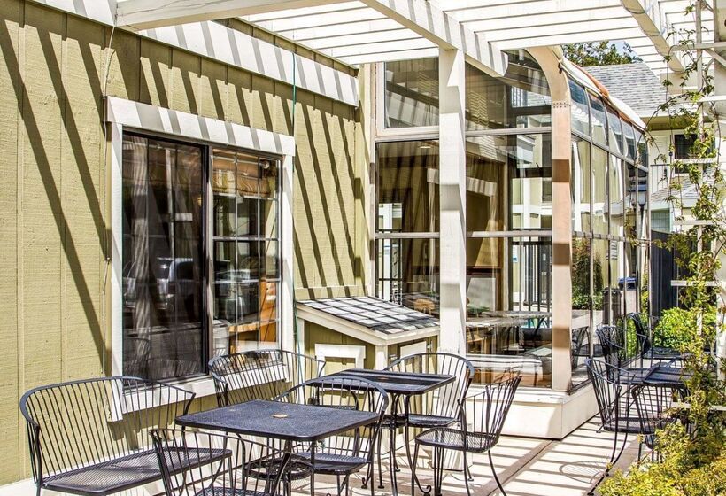 فندق Quality Inn Petaluma   Sonoma