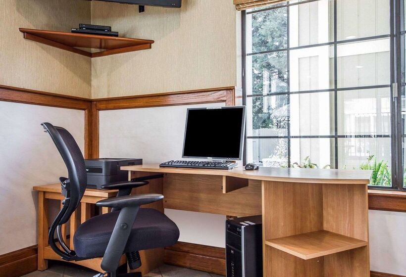 فندق Quality Inn Petaluma   Sonoma