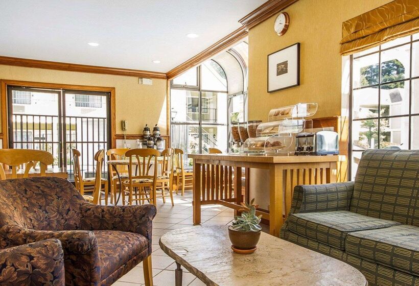 فندق Quality Inn Petaluma   Sonoma