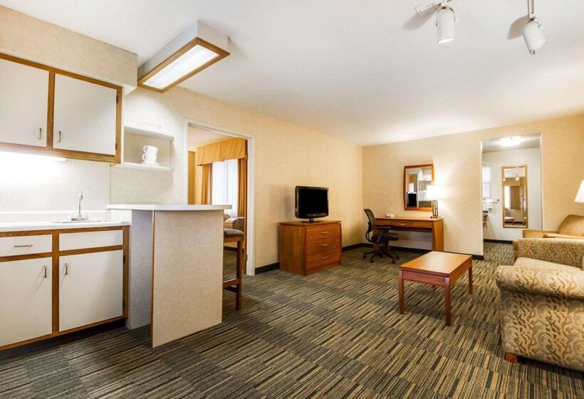 فندق Quality Inn Petaluma   Sonoma