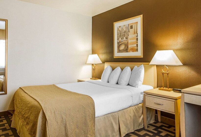 فندق Quality Inn Petaluma   Sonoma