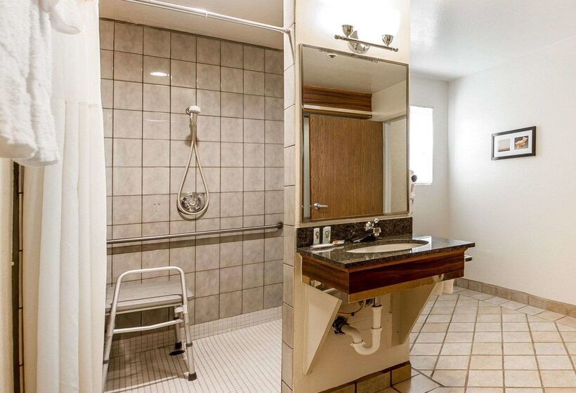 فندق Quality Inn Petaluma   Sonoma