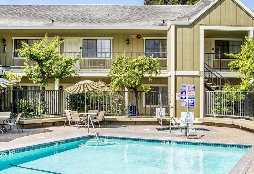 فندق Quality Inn Petaluma   Sonoma