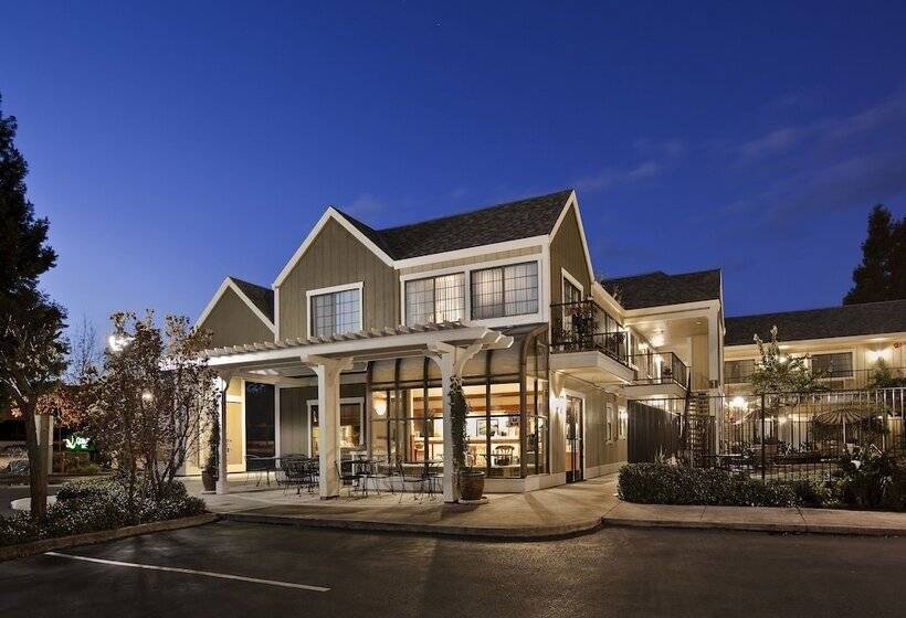 فندق Quality Inn Petaluma   Sonoma