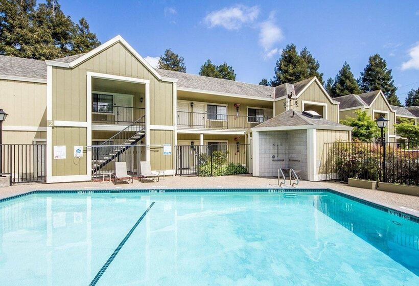 فندق Quality Inn Petaluma   Sonoma