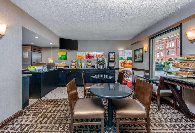 هتل Quality Inn Savannah Historic District