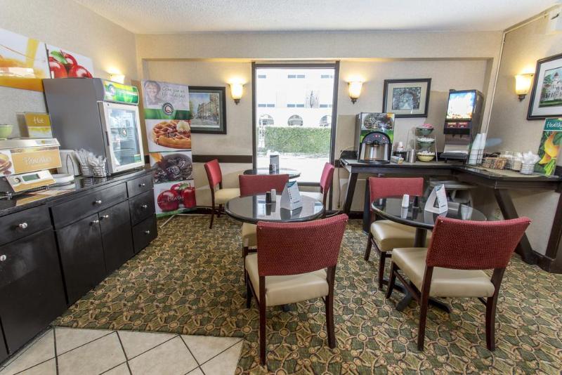 هتل Quality Inn Savannah Historic District