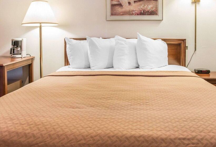 בית מלון כפרי Quality Inn & Suites Beachfront