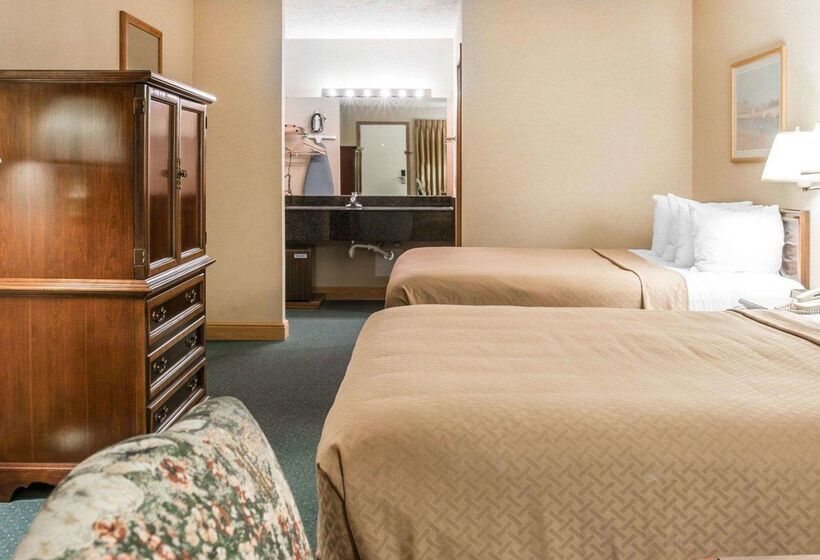 בית מלון כפרי Quality Inn & Suites Beachfront