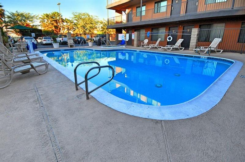 בית מלון כפרי Quality Inn & Suites Bell Gardenslos Angeles