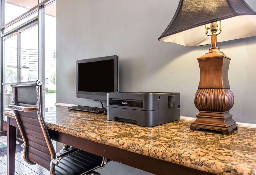 בית מלון כפרי Quality Inn & Suites Bell Gardenslos Angeles