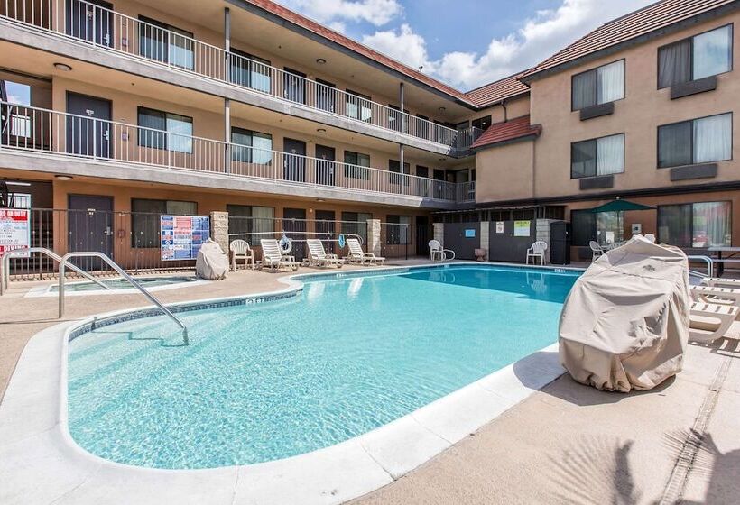 בית מלון כפרי Quality Inn & Suites Bell Gardenslos Angeles