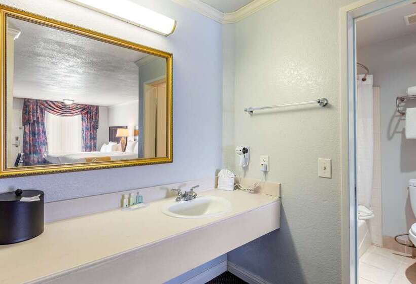 The Buena Park Hotel & Suites