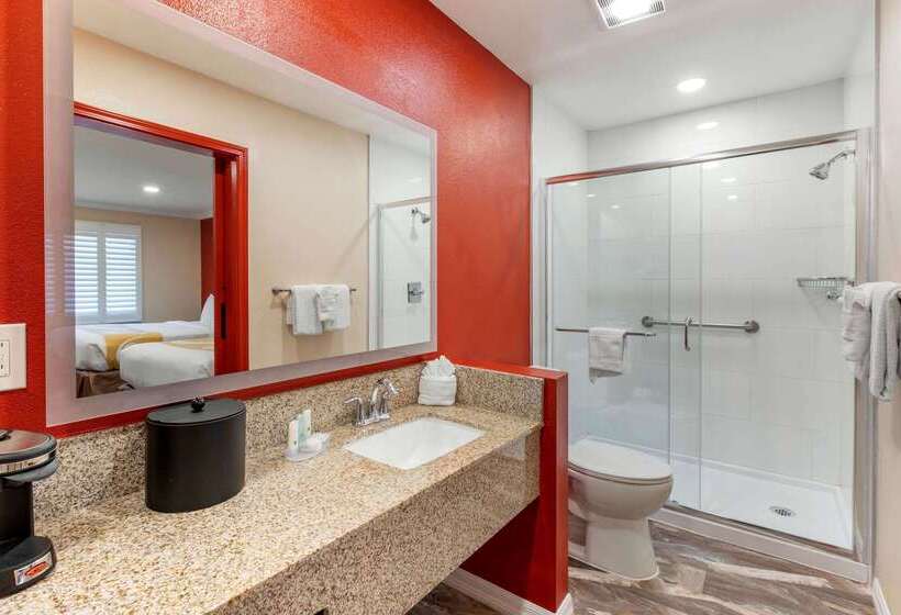 The Buena Park Hotel & Suites