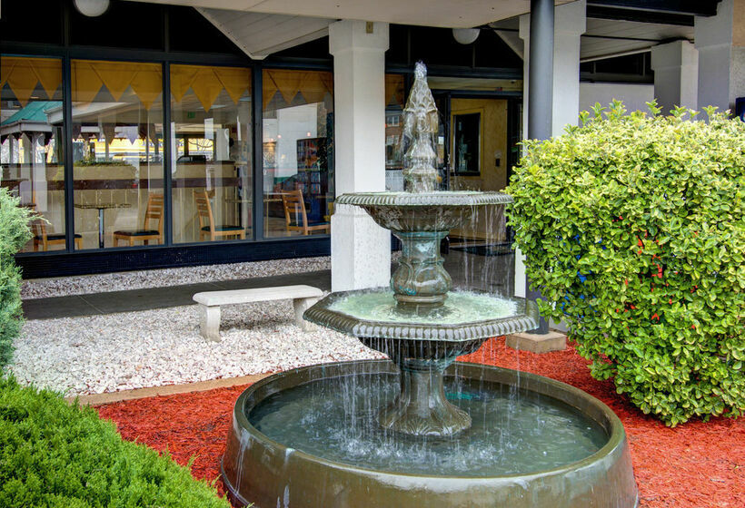 בית מלון כפרי Quality Inn & Suites College Park