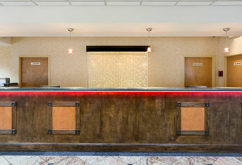 בית מלון כפרי Quality Inn & Suites College Park