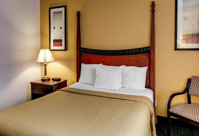 בית מלון כפרי Quality Inn & Suites College Park