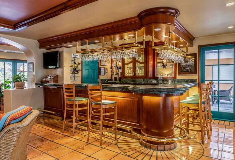 בית מלון כפרי Quality Suites Downtown San Luis Obispo