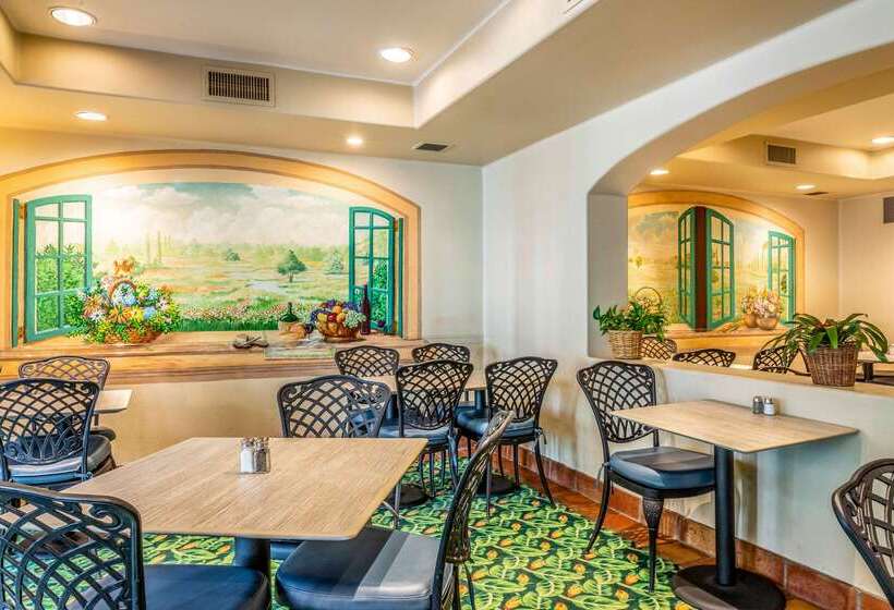 בית מלון כפרי Quality Suites Downtown San Luis Obispo