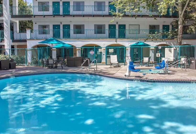 בית מלון כפרי Quality Suites Downtown San Luis Obispo
