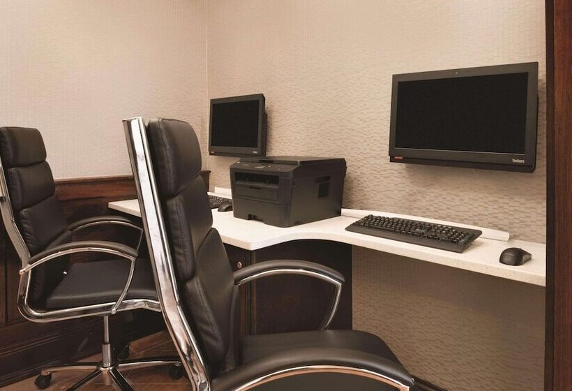 Radisson Hotel Cincinnati Riverfront