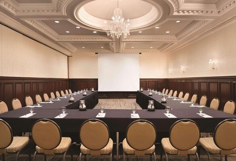 Radisson Hotel Cincinnati Riverfront