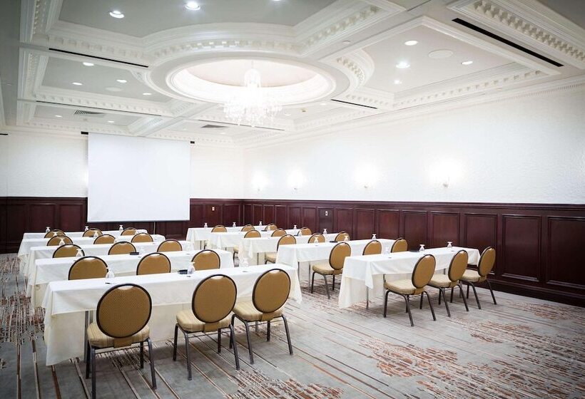 Radisson Hotel Cincinnati Riverfront