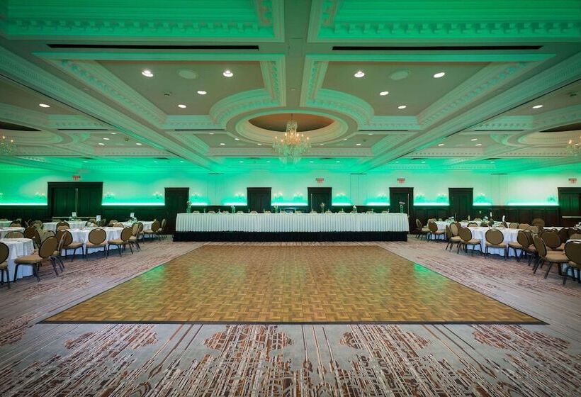 Radisson Hotel Cincinnati Riverfront