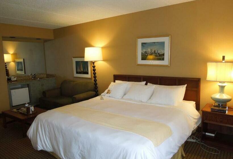 ホテル Rl Cleveland Airport West