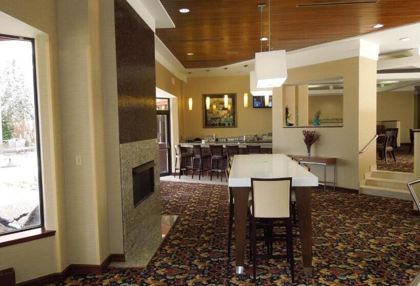 هتل Rl Cleveland Airport West