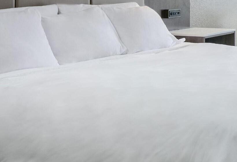 ホテル Rl Cleveland Airport West