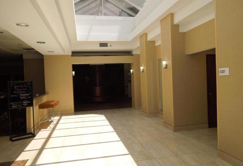 ホテル Rl Cleveland Airport West