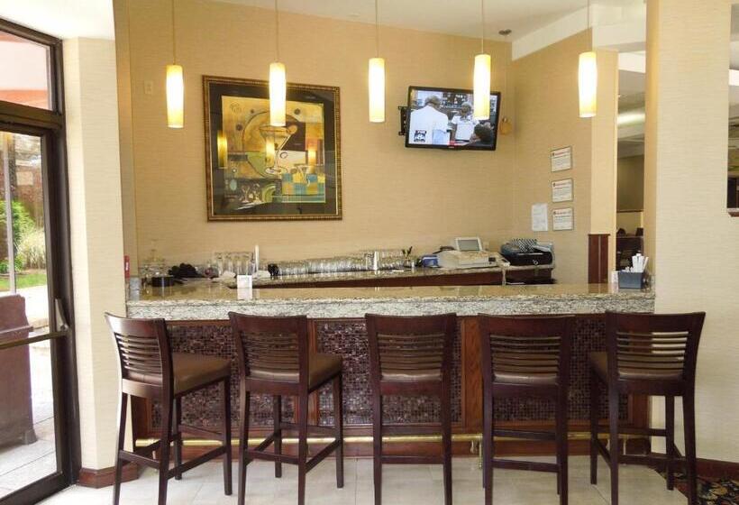 ホテル Rl Cleveland Airport West