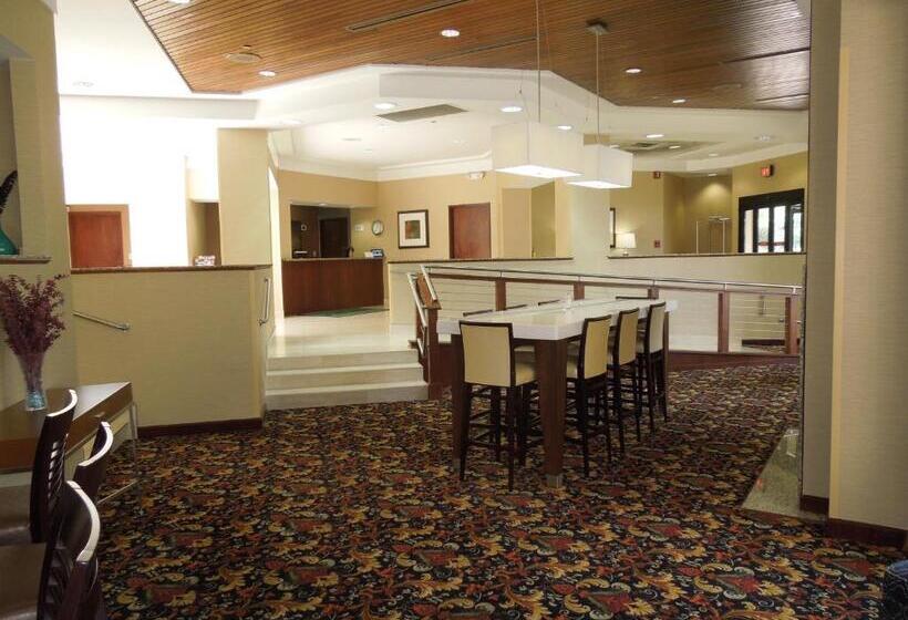 ホテル Rl Cleveland Airport West