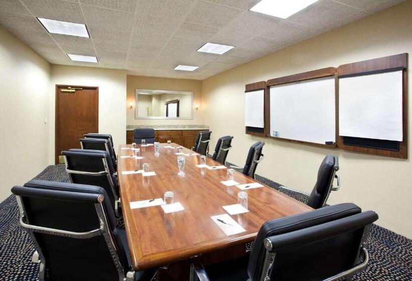 ホテル Rl Cleveland Airport West